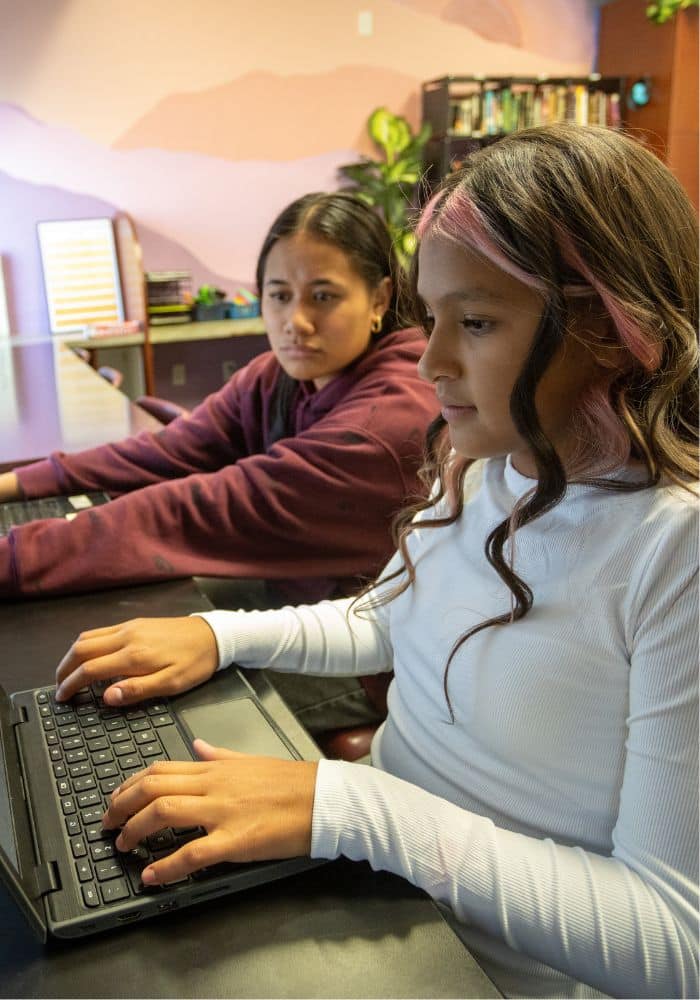 Oasis girls using computers (700 x 1000 px)